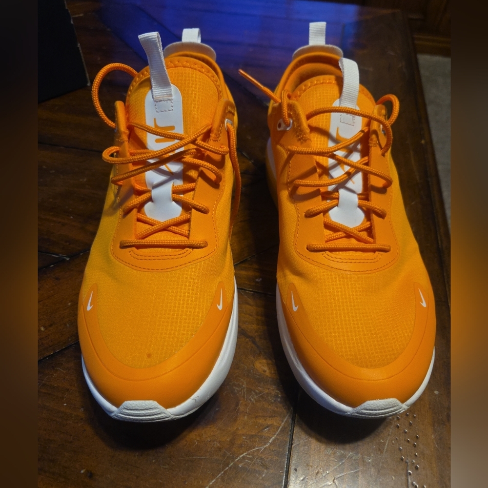 NIKE AIR MAX DIA Run Fitness sneakers shoes Orange Peel Summit White Womens 8